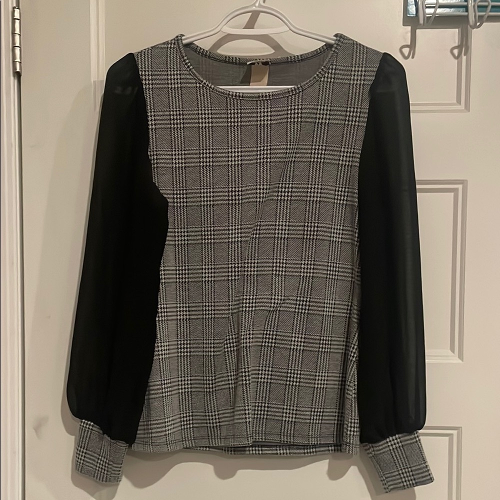 3/$20 Wrapper Black and White Boxy Blouse with sheer sleeves